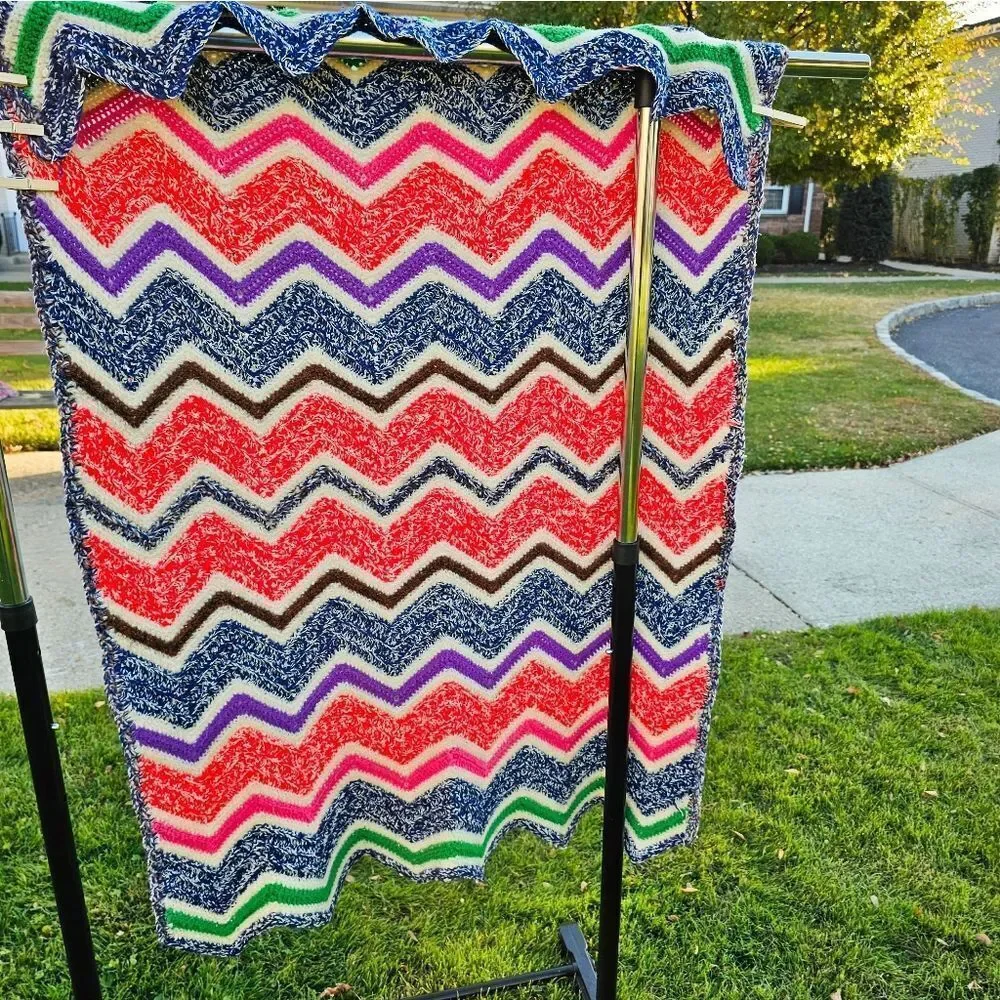 VTG Zig Zag Chevron Handmade Multicolored Wool Afghan Sofa Throw.